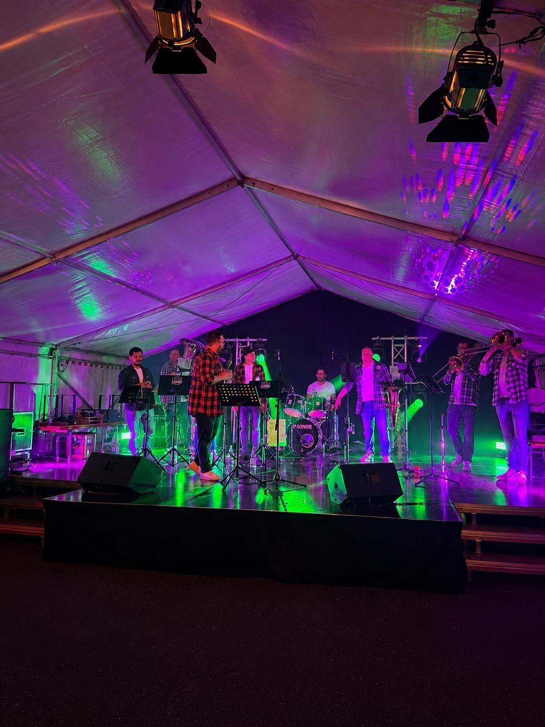 Referenz: Live-Band auf der Bühne