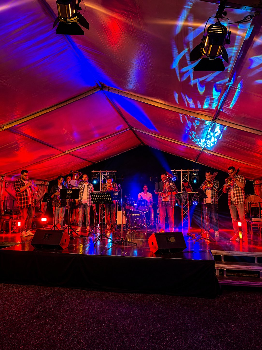 Referenz: Live-Band mit Lichtshow